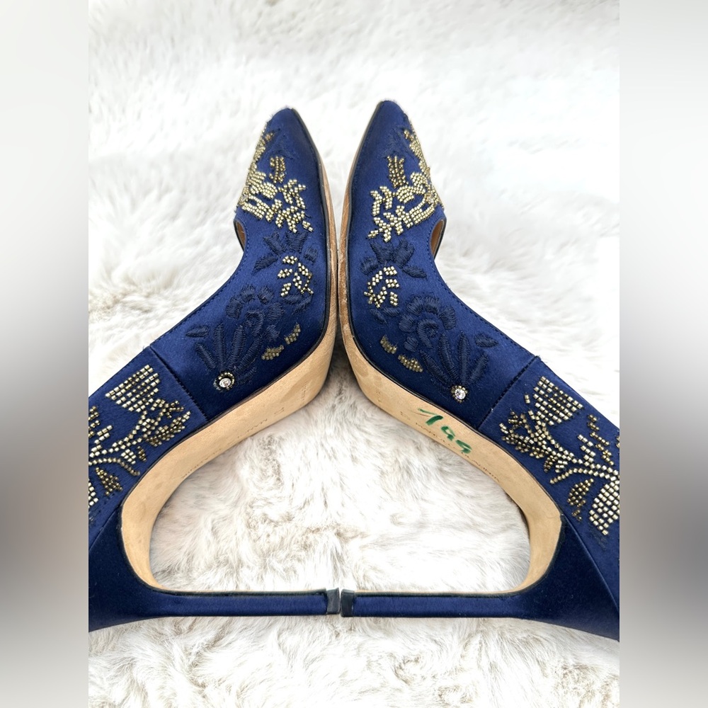 Manolo Blahnik Crystal Embellished Satin Pumps floral accents Navy Blue 37 US 7 - Picture 6 of 10